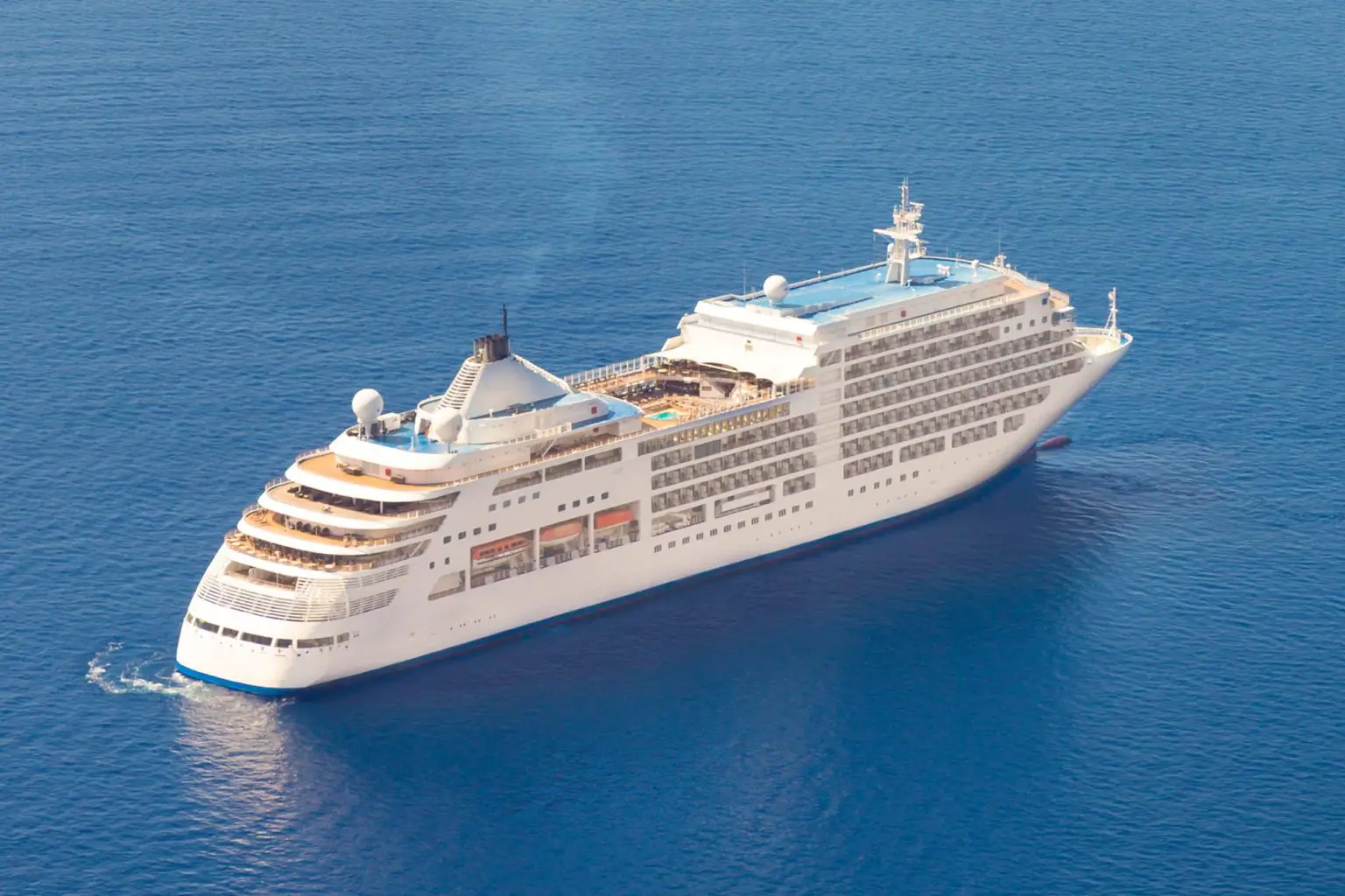 Luxury-Cruise-Ship-1536x1024.webp
