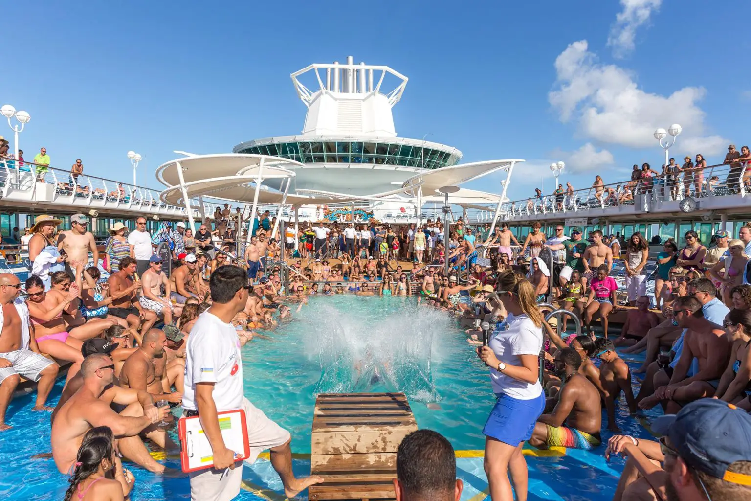 Cruise-Ship-Pool-Party-1536x1024.webp