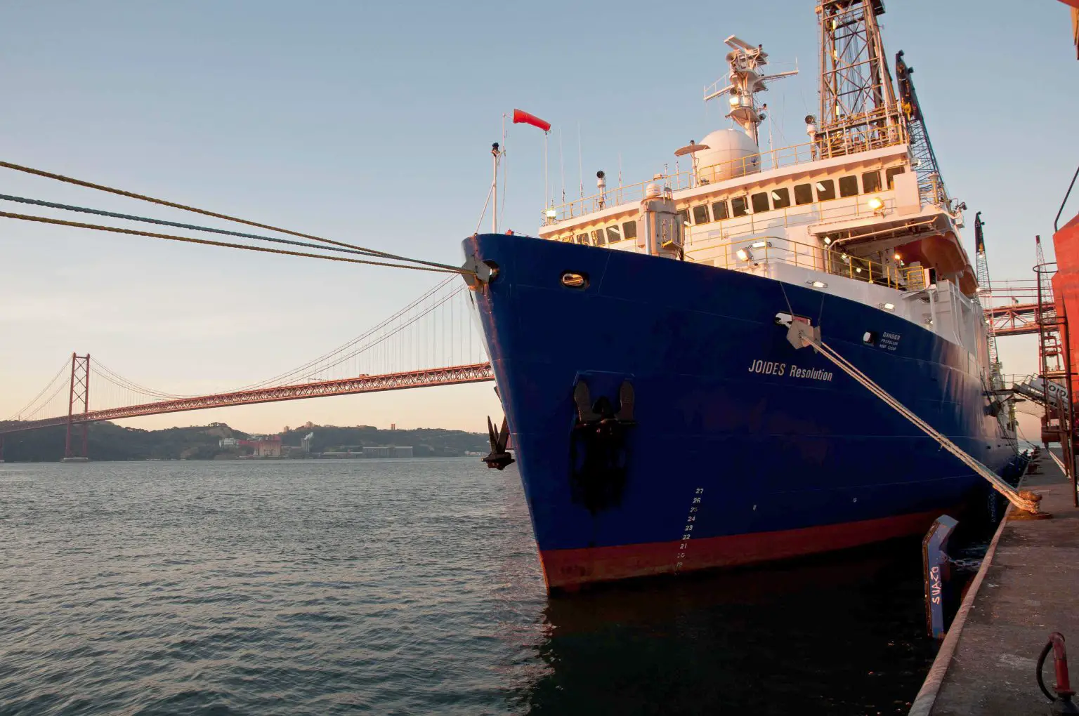 Joides-Resolution-Research-Vessel-1536x1020.webp