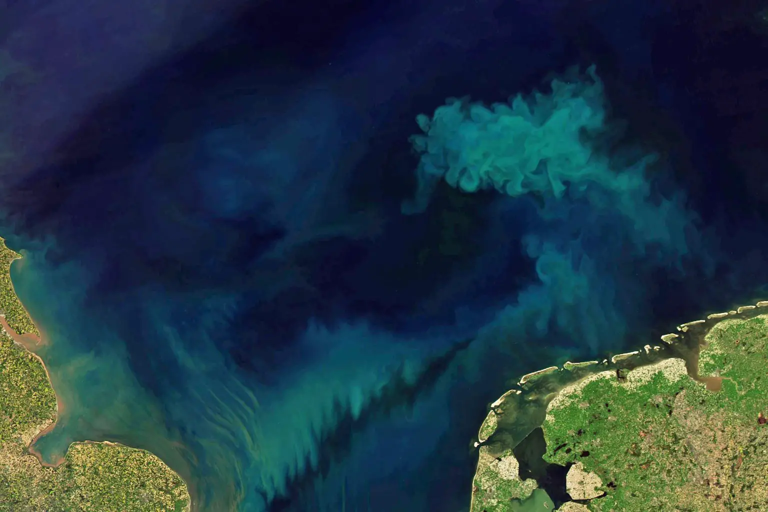 Ocean-Color-Changes-1536x1024.webp