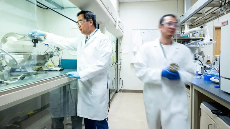 Di-Jia-Liu-Inspects-Catalyst-Sample-777x437.webp