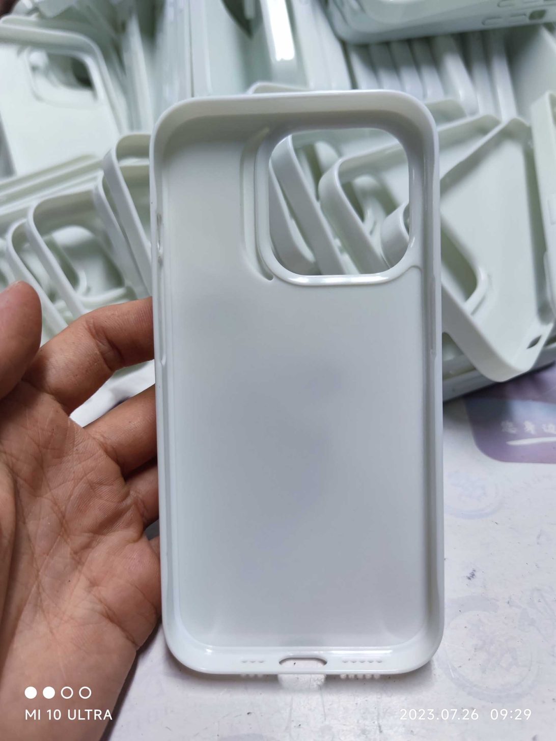 iPhone-15-Pro-Max-case-with-massive-rear-camera-cutout-3-1092x1456.jpg