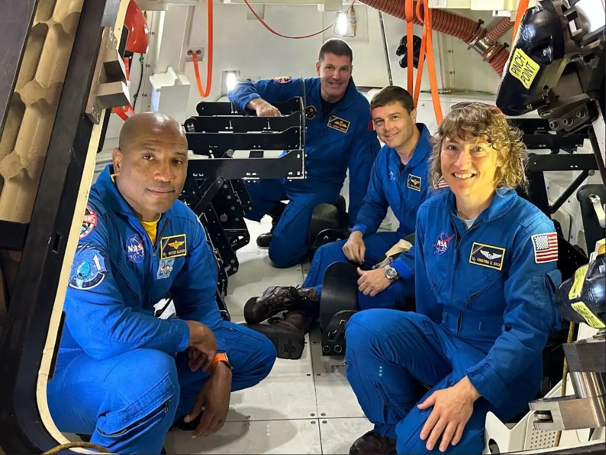 Artemis-II-Crew-Visits-Naval-Base-San-Diego-Recovery-Training.webp
