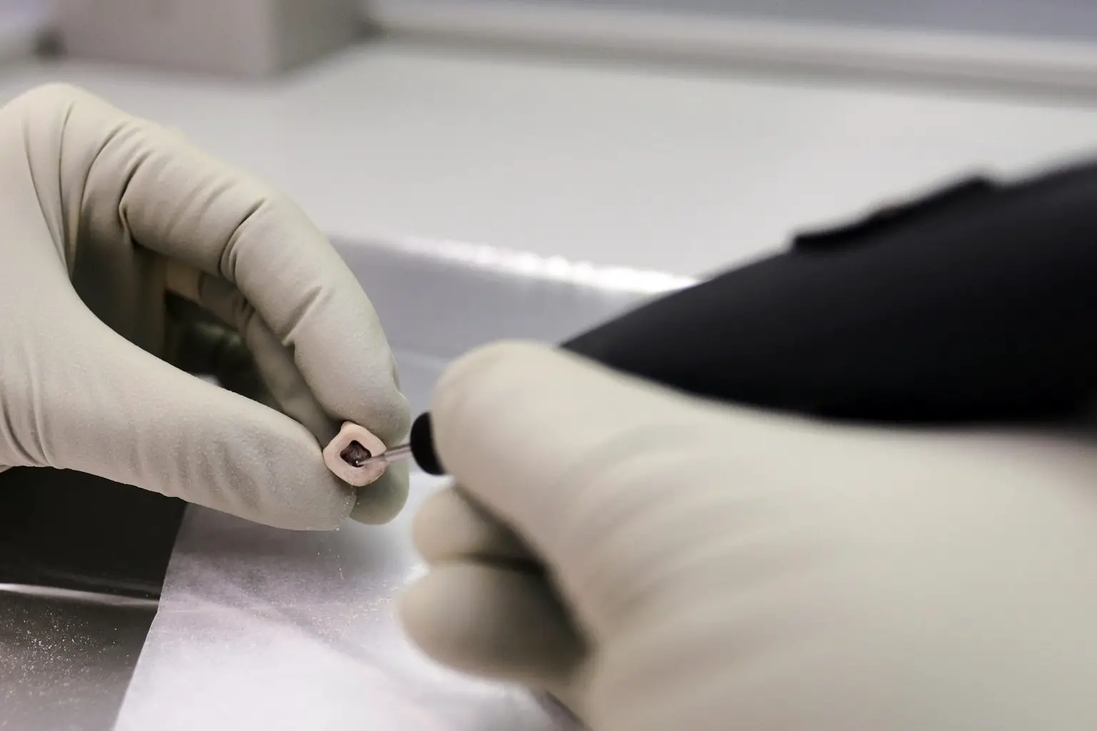 Tooth-DNA-Extraction-1536x1024.webp