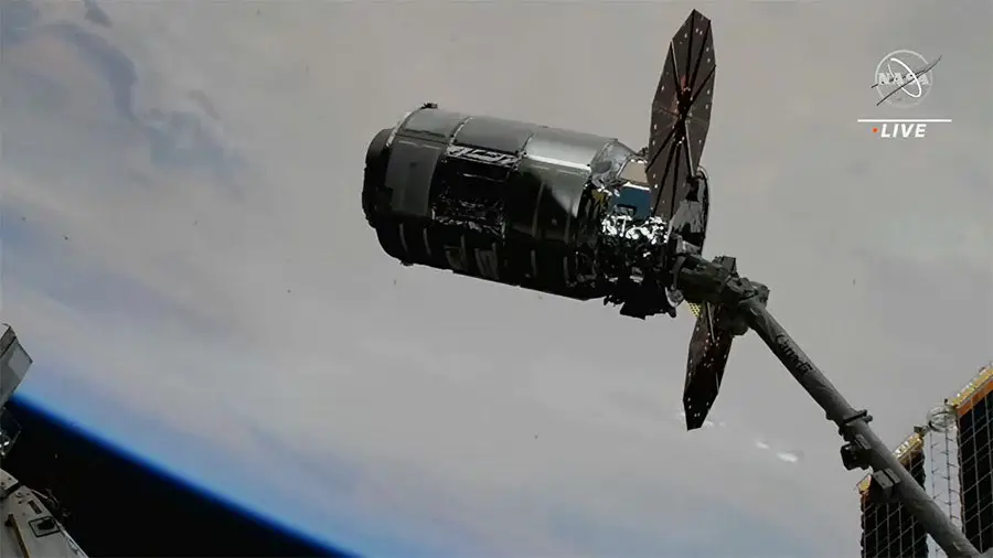 NASA-Astronauts-Capture-Cygnus-Cargo-Craft.webp