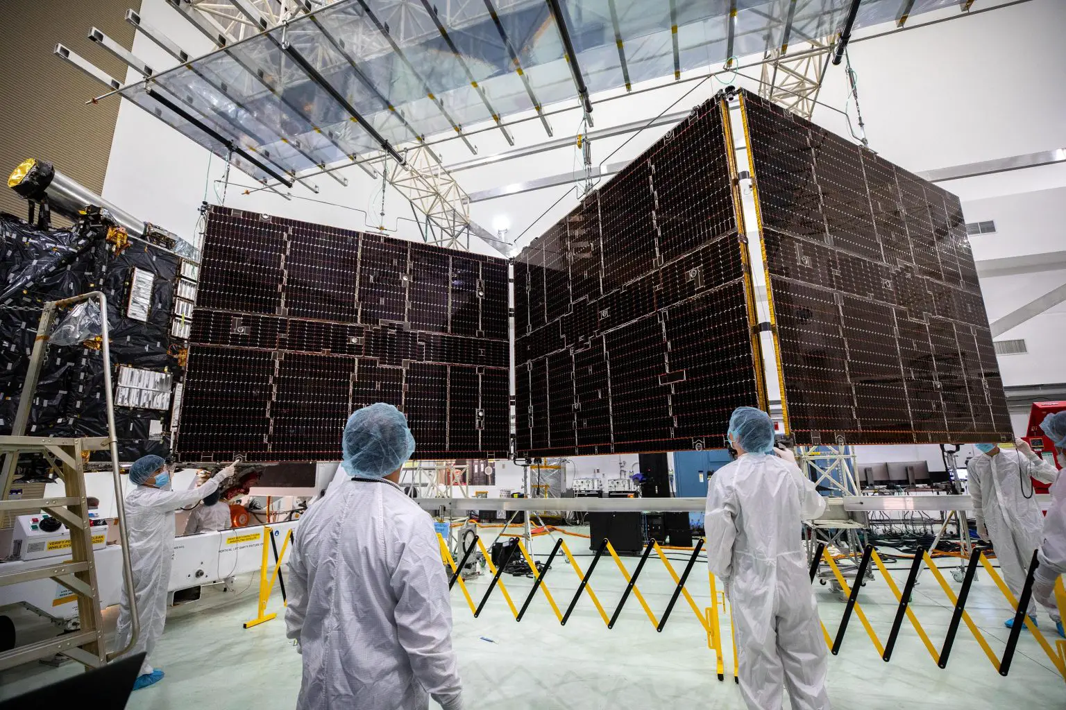 NASA-Psyche-Solar-Arrays-Stowed-for-Launch-1536x1024.webp