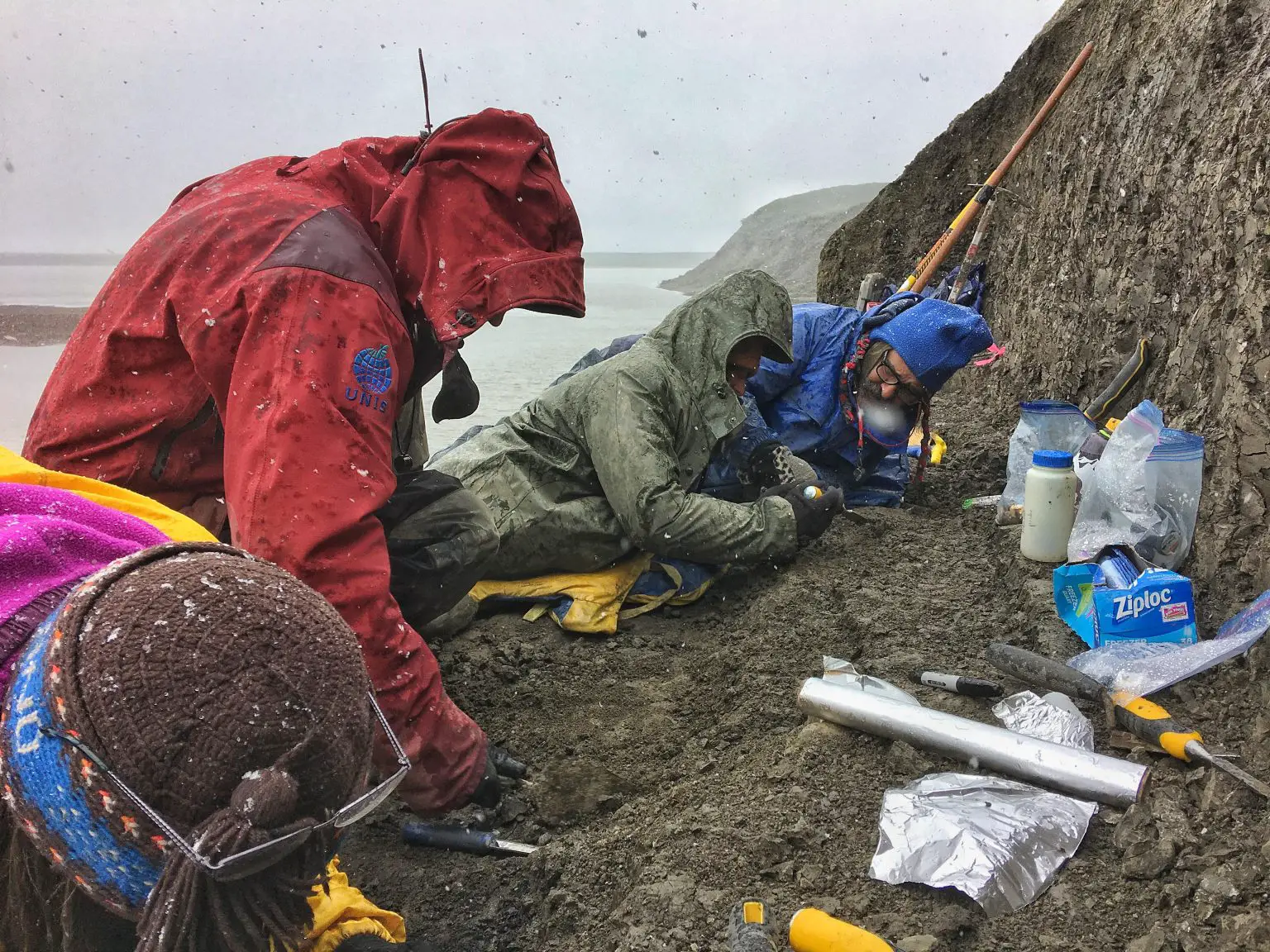 A-Team-of-Paleontologists-Digs-Along-the-Banks-of-the-Colville-River-1536x1152.webp