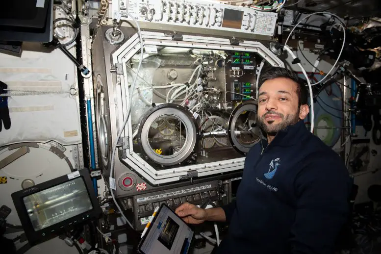 Astronaut-Sultan-Alneyadi-Sets-Up-Physics-Research-Hardware-777x518.webp