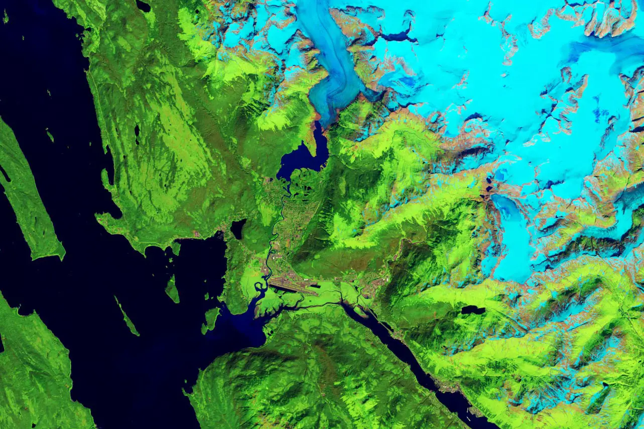 Mendenhall-Glacier-Wide-2023.webp