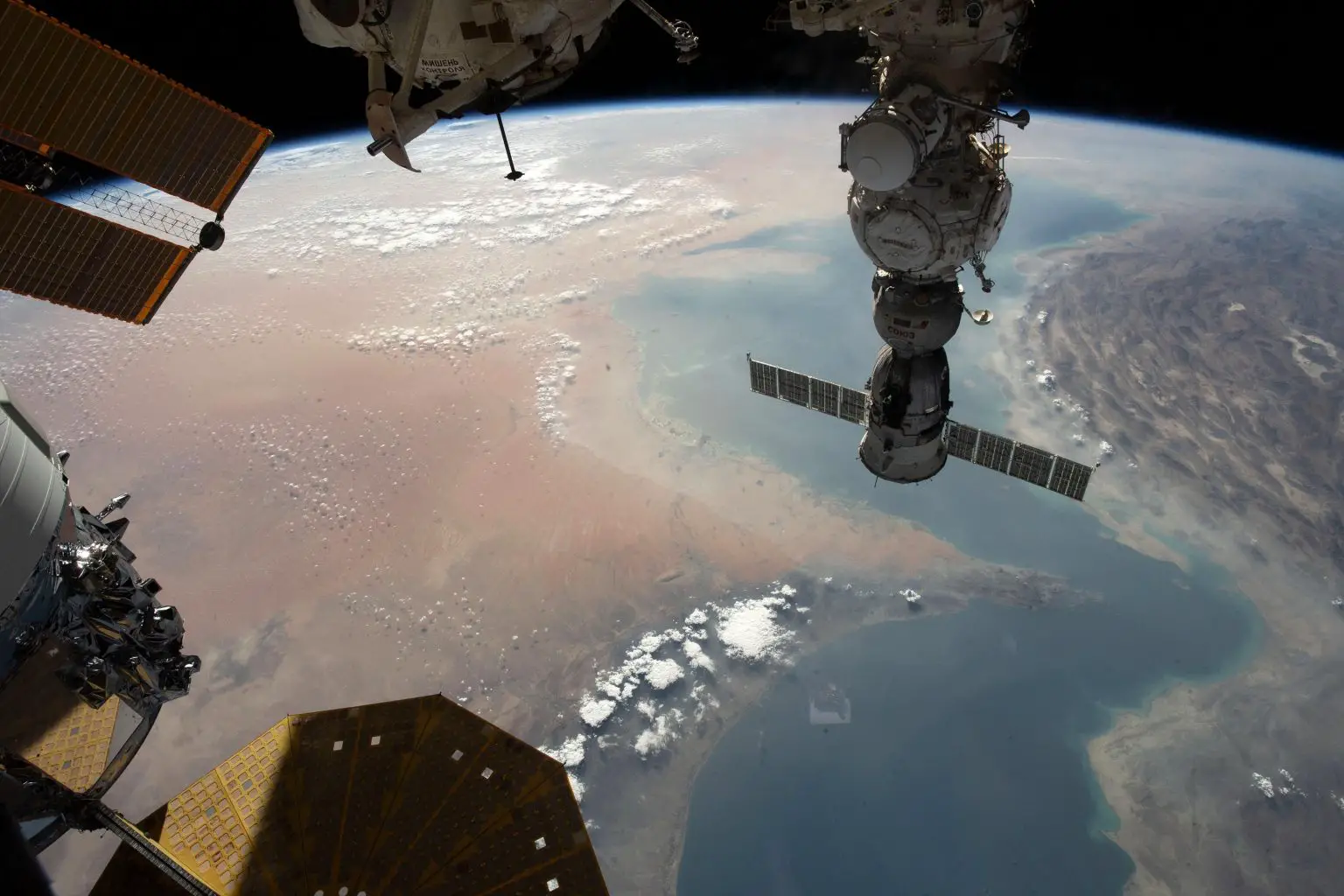 Strait-of-Hormuz-From-International-Space-Station-1536x1024.webp