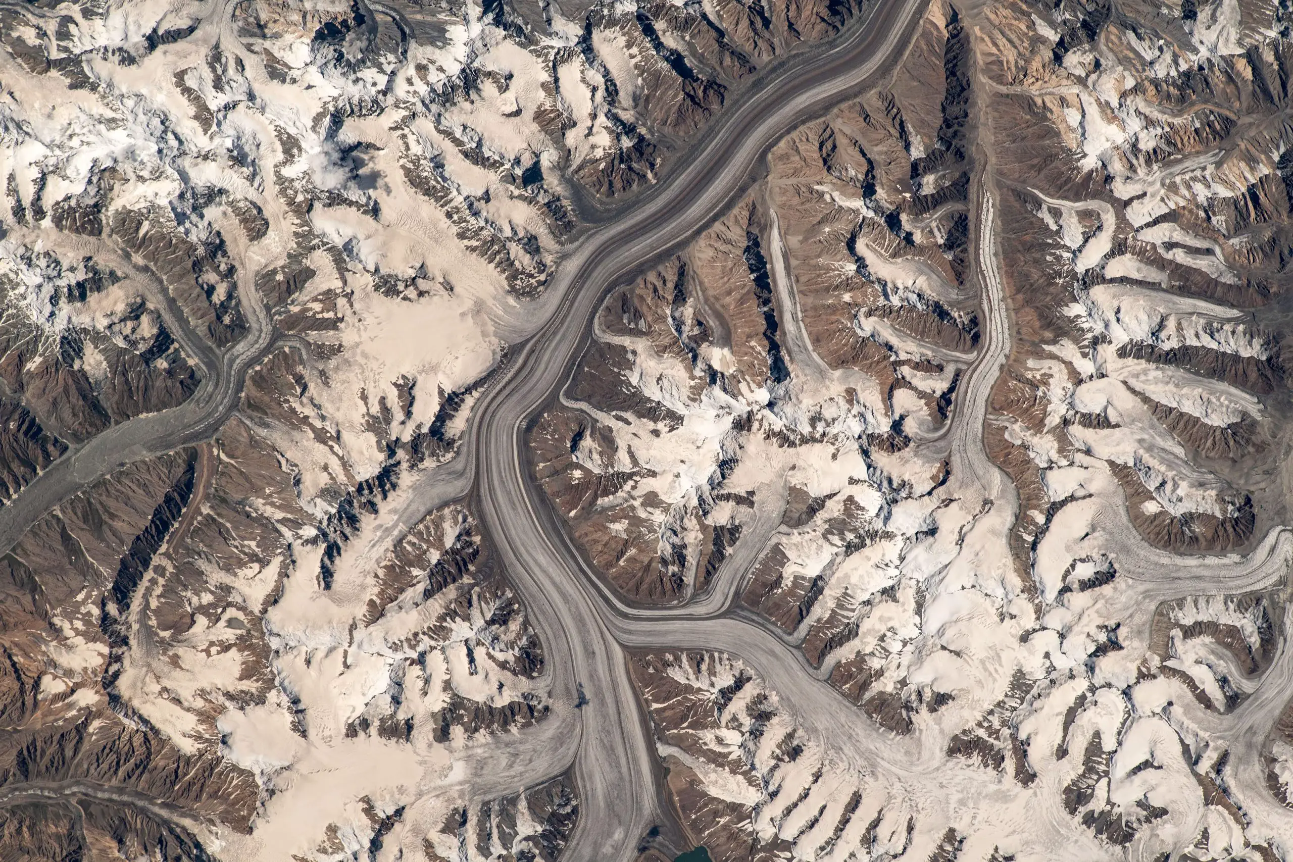 Pamir-Mountain-Range-Glaciers-scaled.webp