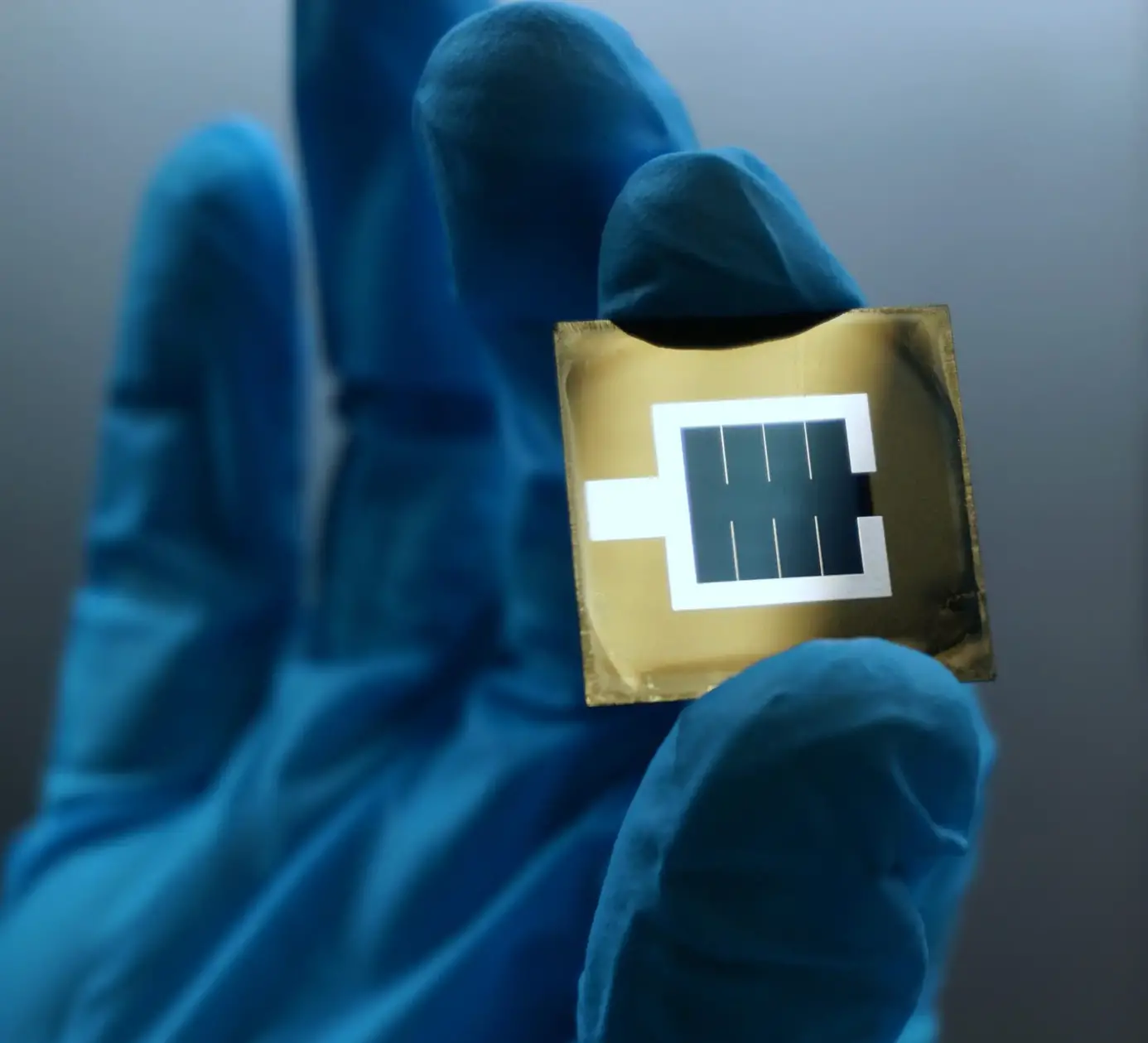 Perovskite-Silicon-Tandem-Solar-Cell-2048x1860.webp