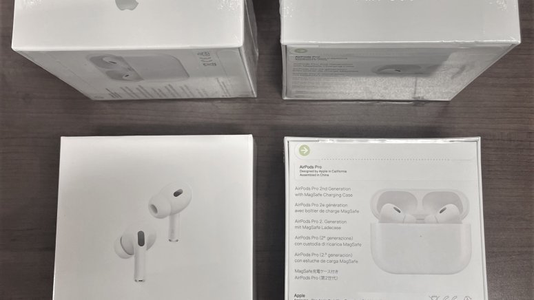 55982-113645-001-Counterfeit-AirPods-xl.jpg