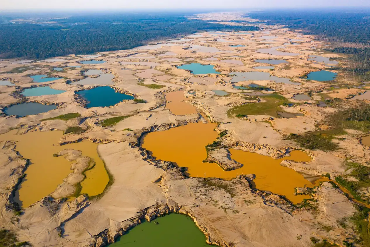 Shallow-Mining-Ponds-La-Pampa-Region-Madre-de-Dios-Peru-2048x1364.webp