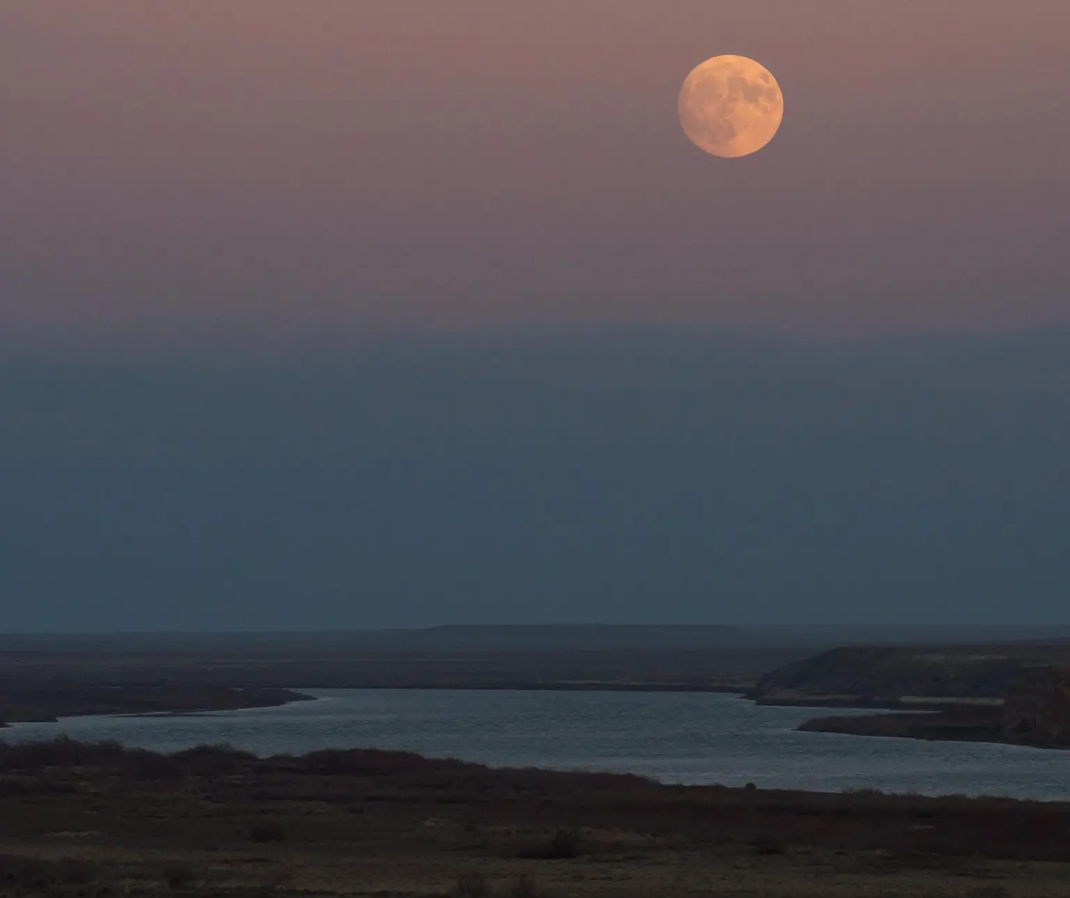 Moonrise-Syr-Darya-River-Baikonur-Kazakhstan-1536x1289.webp