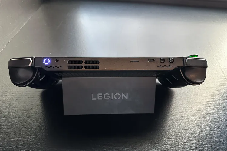 236763_Legion_Go_MChin_0005.webp