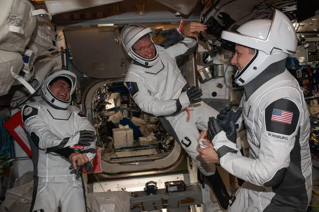 Expedition-69-Crew-Mates-Wear-SpaceX-Pressure-Suits-2048x1365.webp