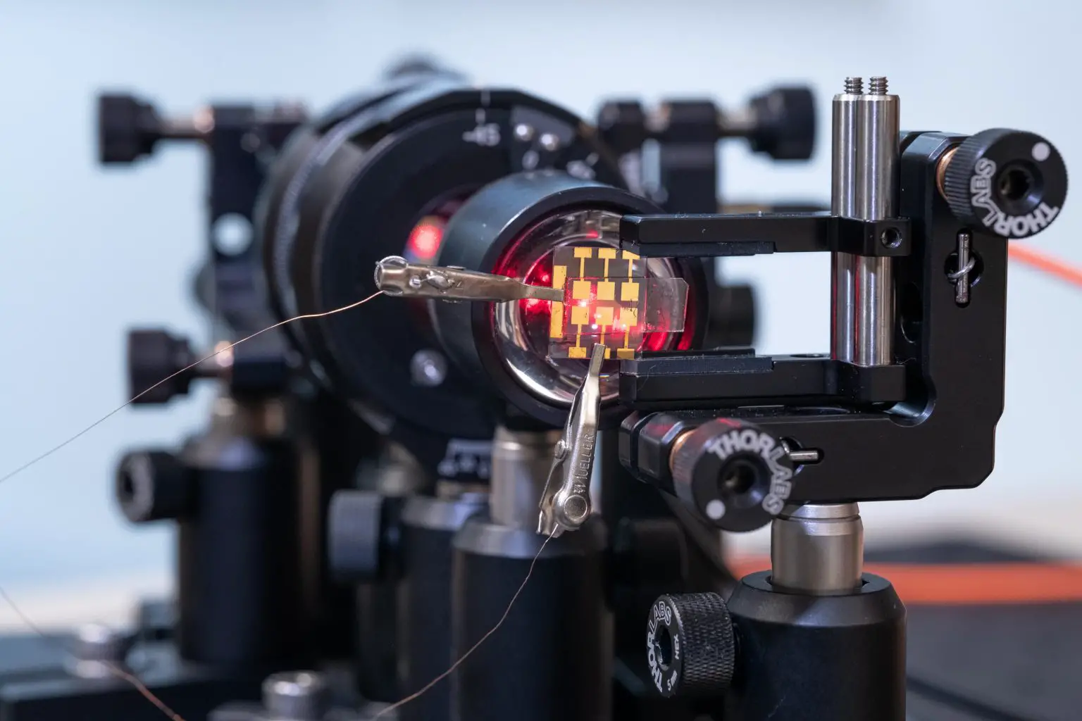 Quantum-Random-Number-Generator-Perovskite-LED-1536x1024.webp