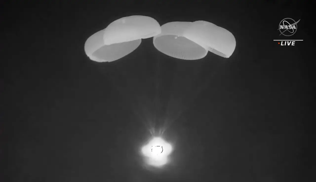 SpaceX-Dragon Endeavour-Crew-6-Splashdown.webp