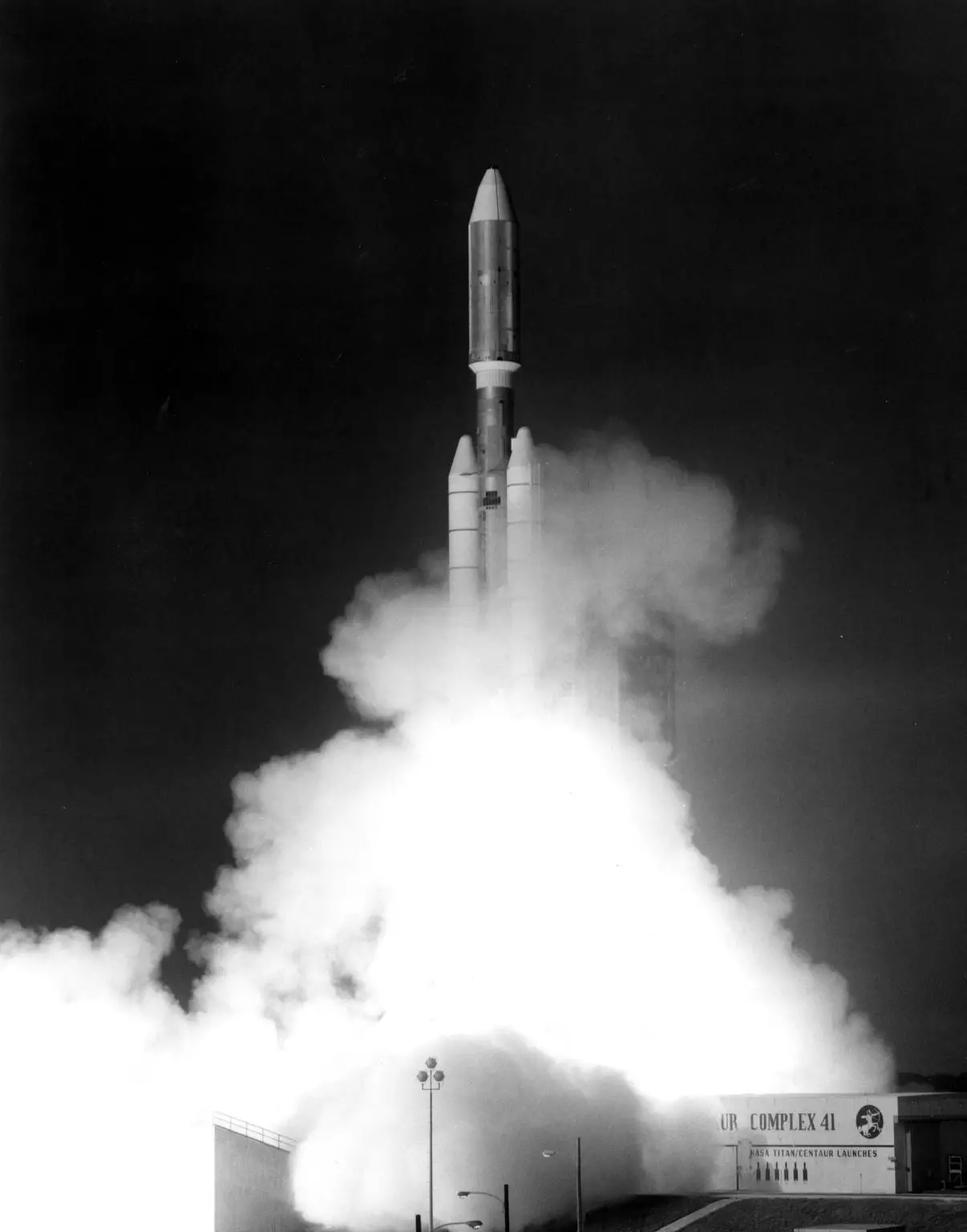 Voyager-1-Spacecraft-Launch-1206x1536.webp