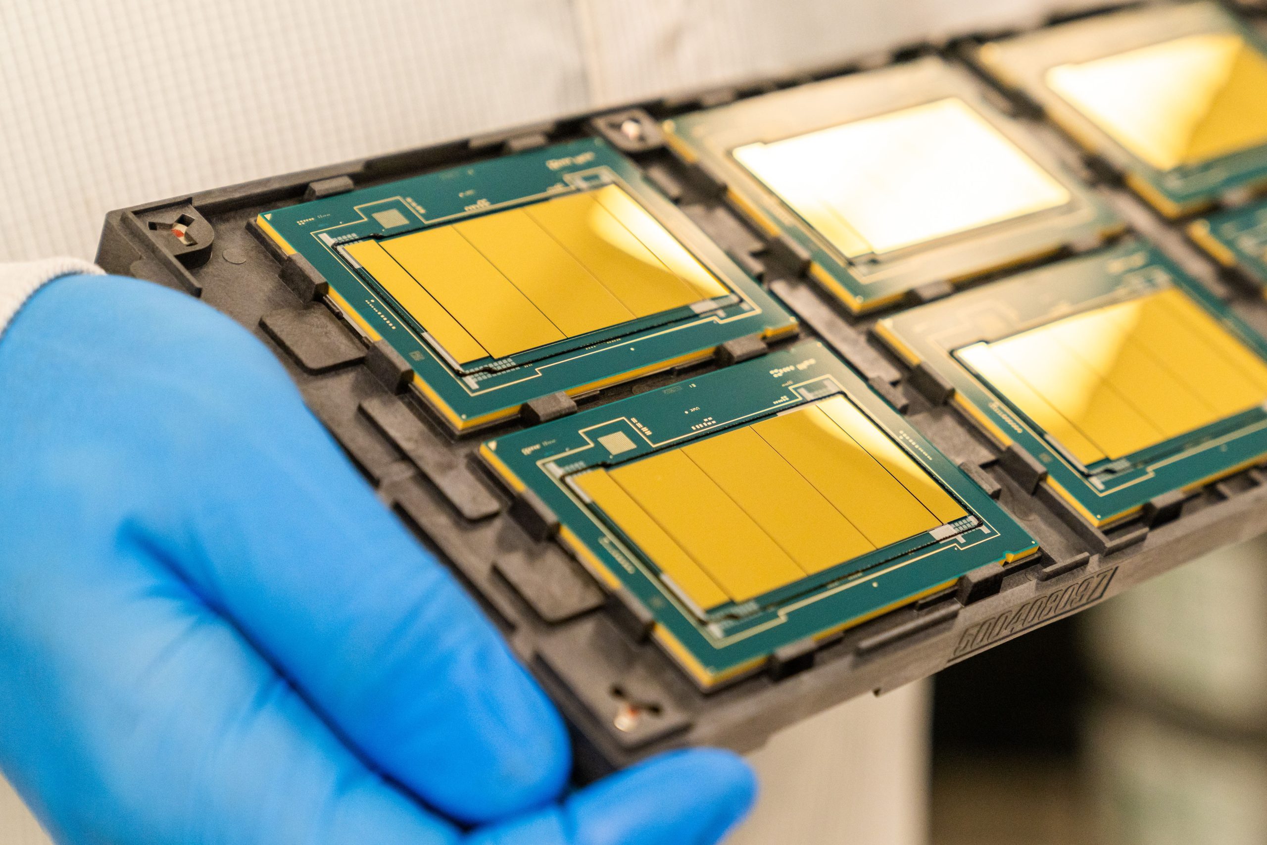 Intel-AZ-packaging-1-scaled.jpg