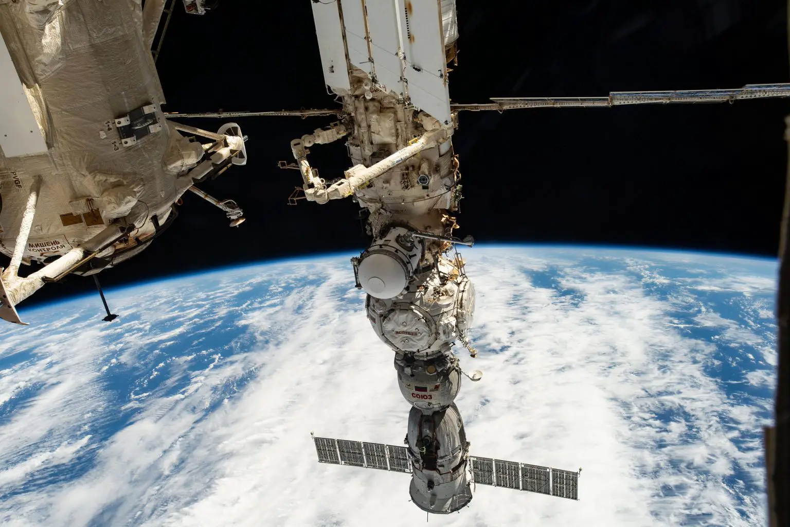 Roscosmos-Components-on-International-Space-Station-1536x1024.webp