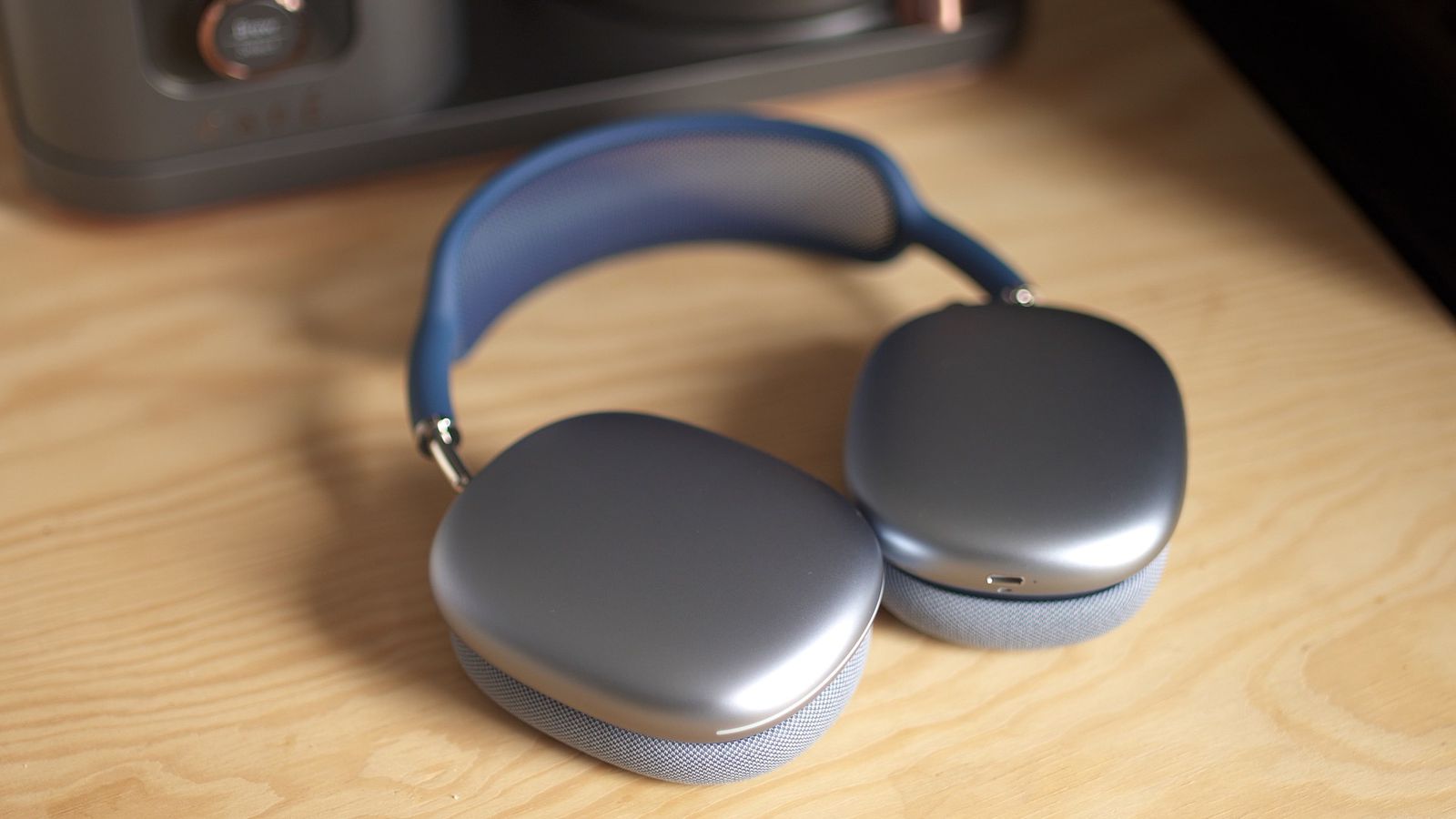 airpods-max-flat.jpg