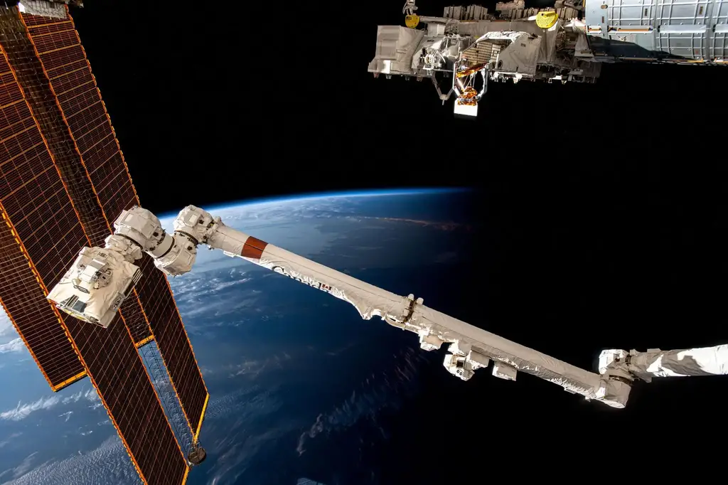 International-Space-Station-Soars-Into-Orbital-Sunset-2048x1365.webp