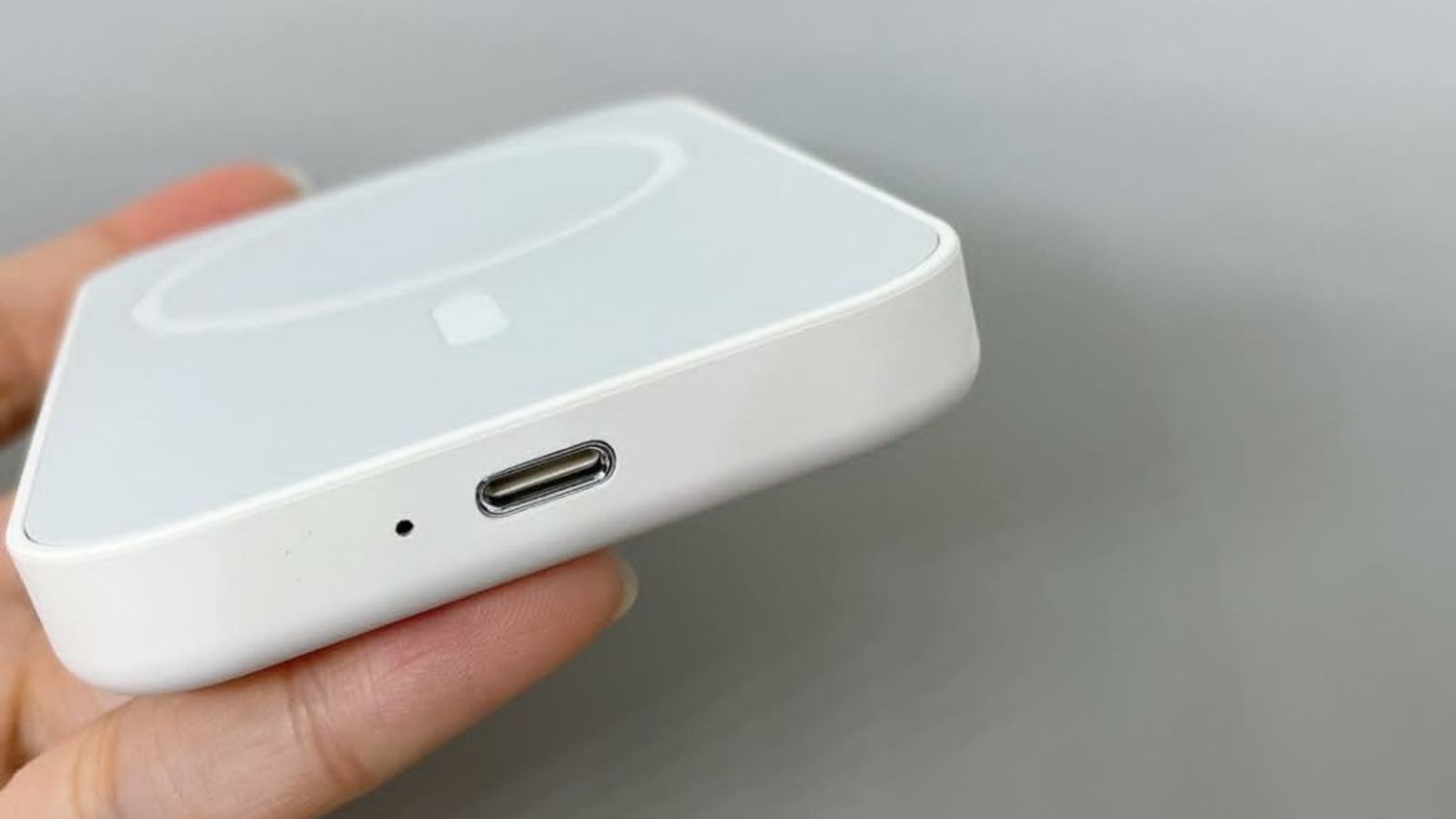 magsafe-battery-pack-with-usb-c-port.jpg