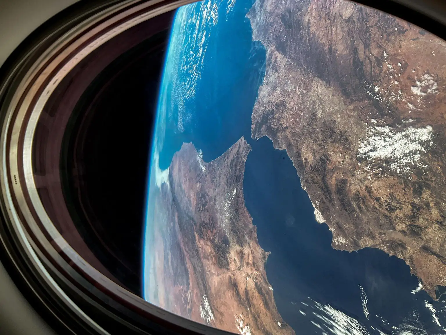 Earth-Viewed-From-SpaceX-Dragon-Endurance-Window-1536x1152.webp