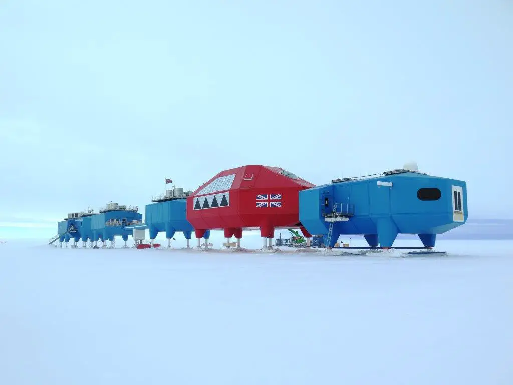 Five-Modules-Towed-to-Halley-VIa.webp
