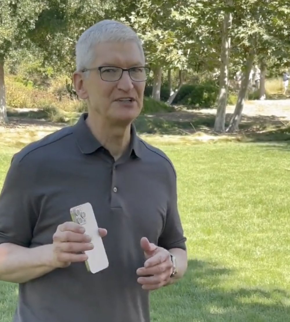 56366-114493-001-Tim-Cook-xl.jpg