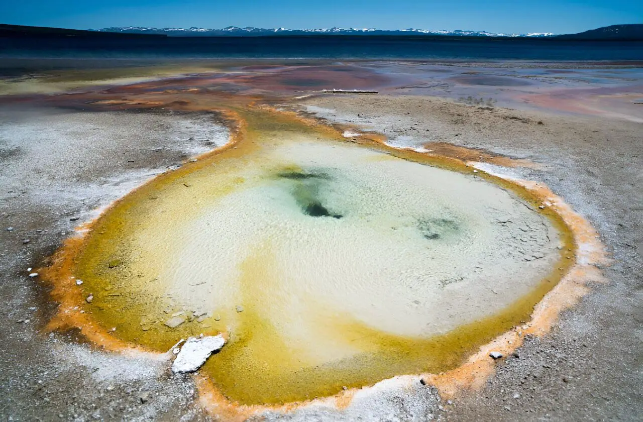 Yellowstone-National-Park-Hot-Spring.webp