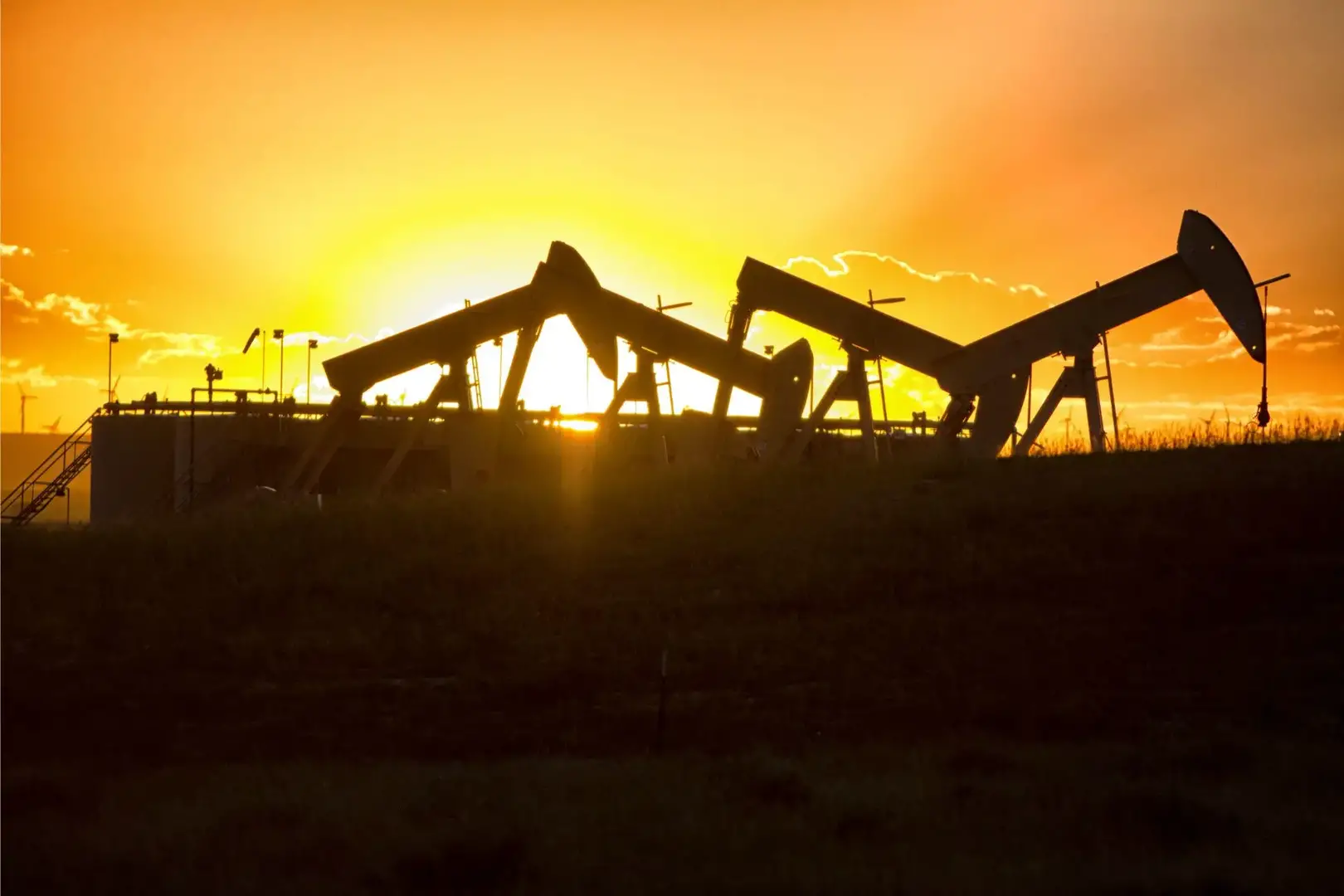 Fracking-Oil-Well-Sunset.webp