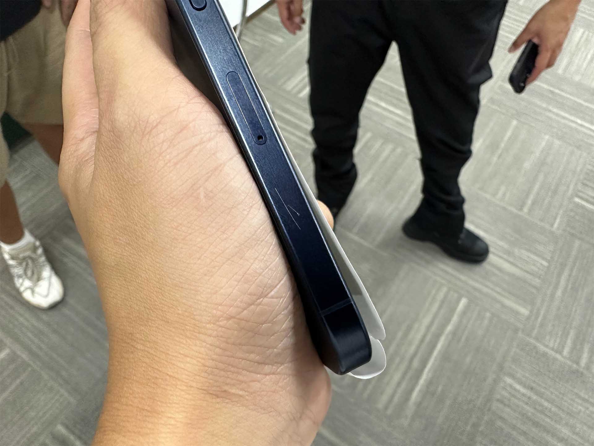 Titanium-finish-on-the-iPhone-15-Pro-and-iPhone-15-Pro-Max-can-easily-scratch.jpg