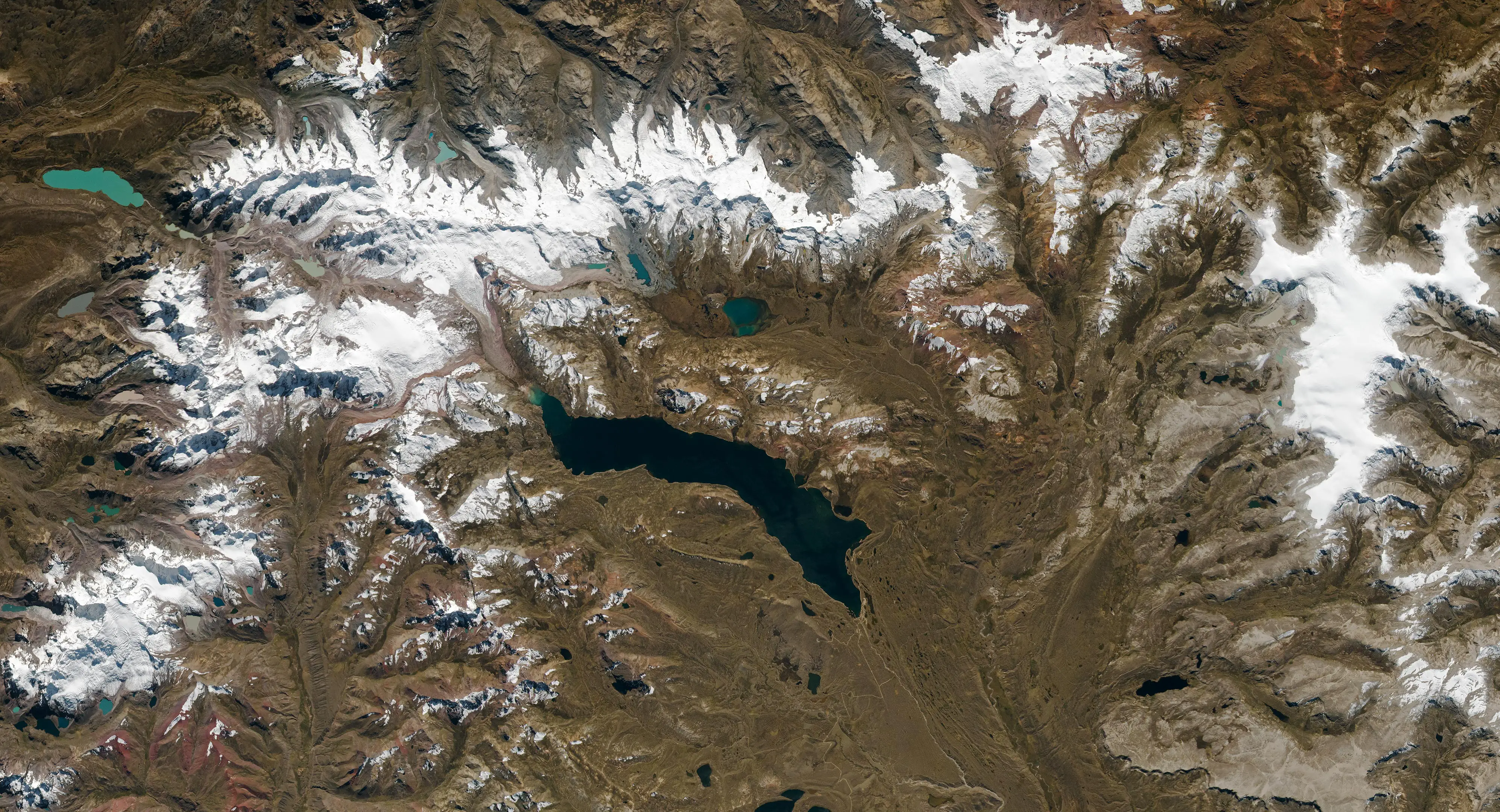 Andes-Mountains-in-Southern-Peru.webp