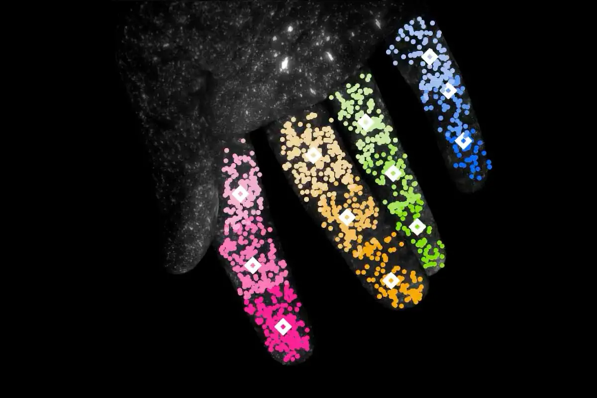 GlowTrack-Hand.webp