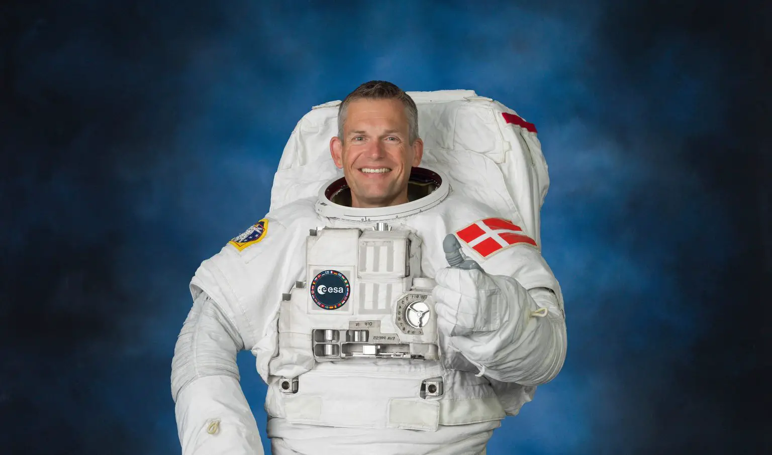 Andreas-Mogensen-in-EVA-Suit-Portrait-1536x906.webp