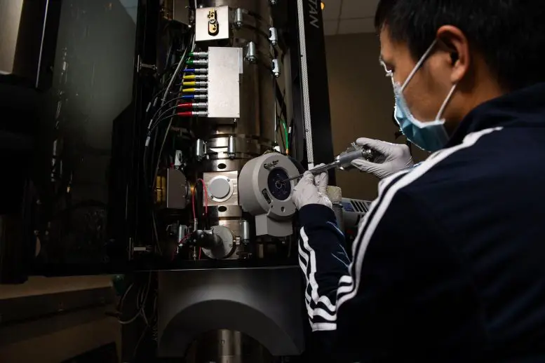 Battery-Research-Scientist-Yaobin-Xu-777x518.webp