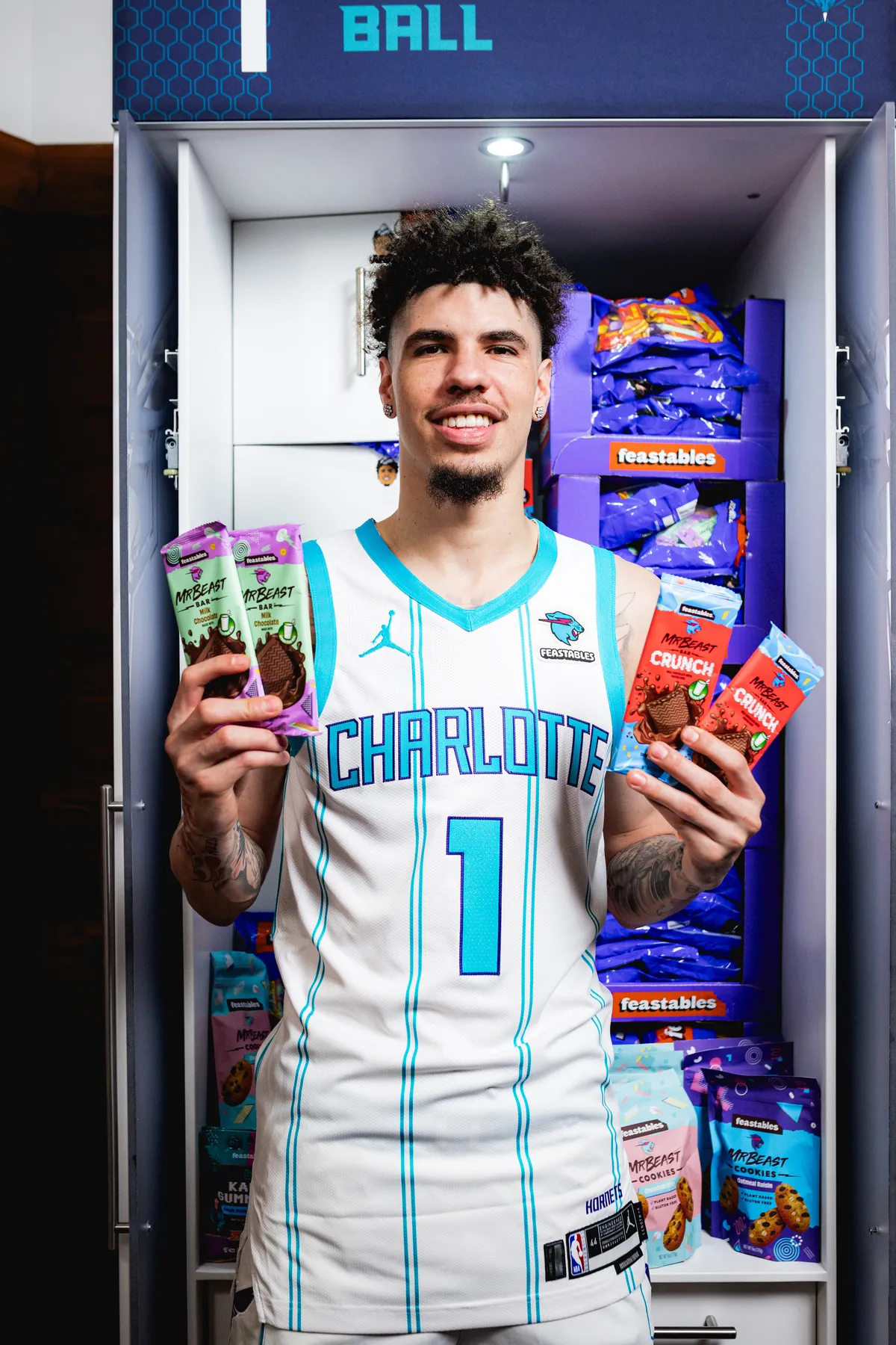 Feastables_x_Hornets_7.webp