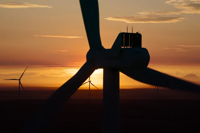 Apple_2030_Montague_wind_farm_sunset_Oregon_230912.jpg.large_2x.webp