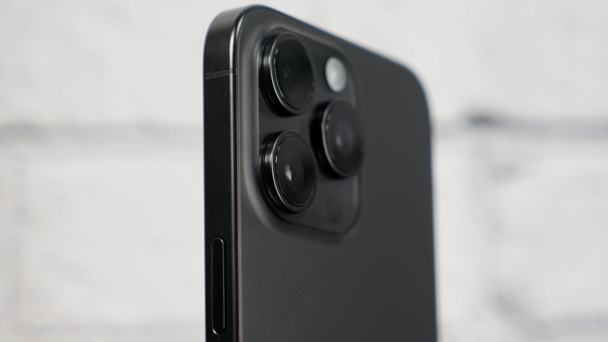56605-115078-56553-114943-iPhone-15-pro-max-02-xl-xl.jpg