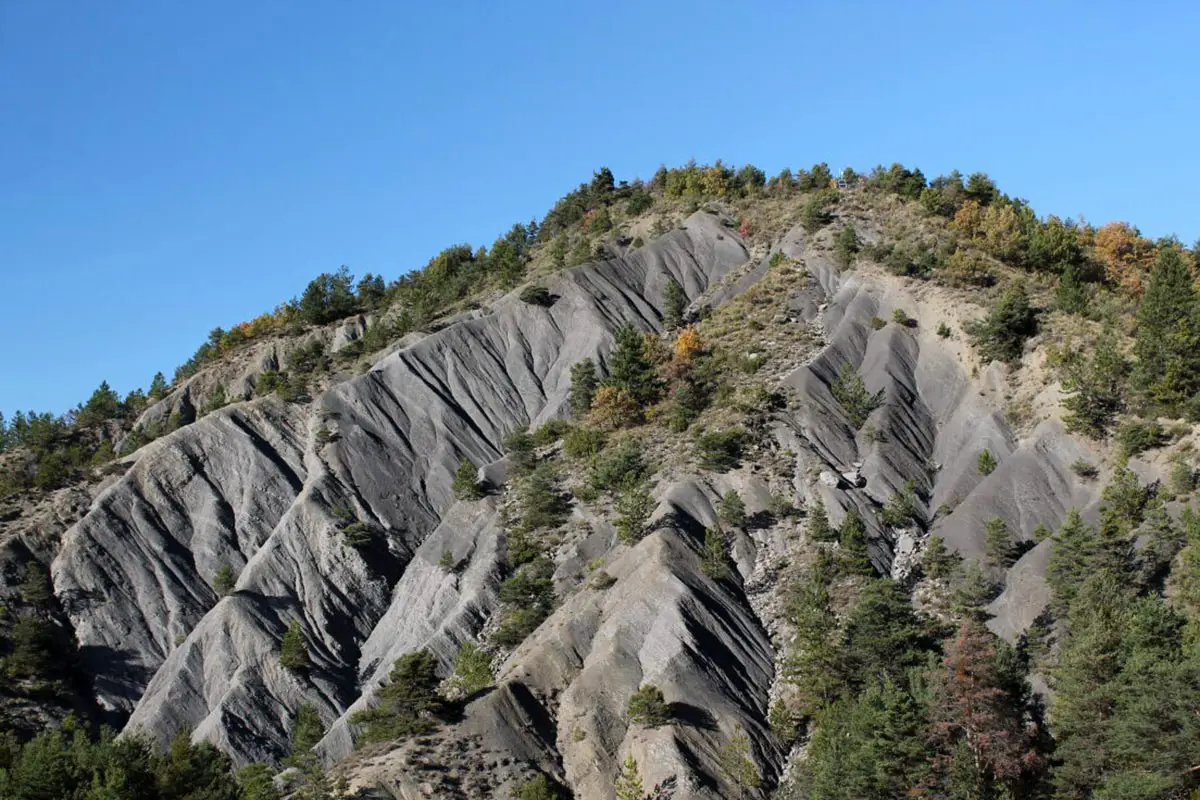 Exposed-Sedimentary-Rocks-France.webp