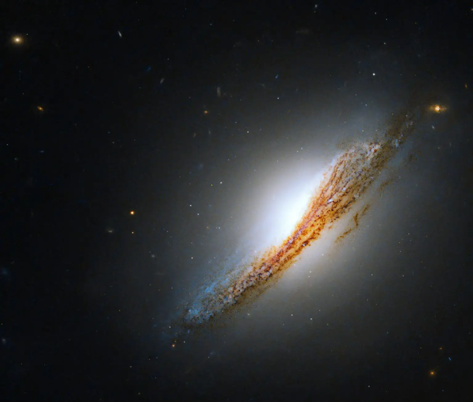 Hubble-Galaxy-NGC-612-1536x1303.webp