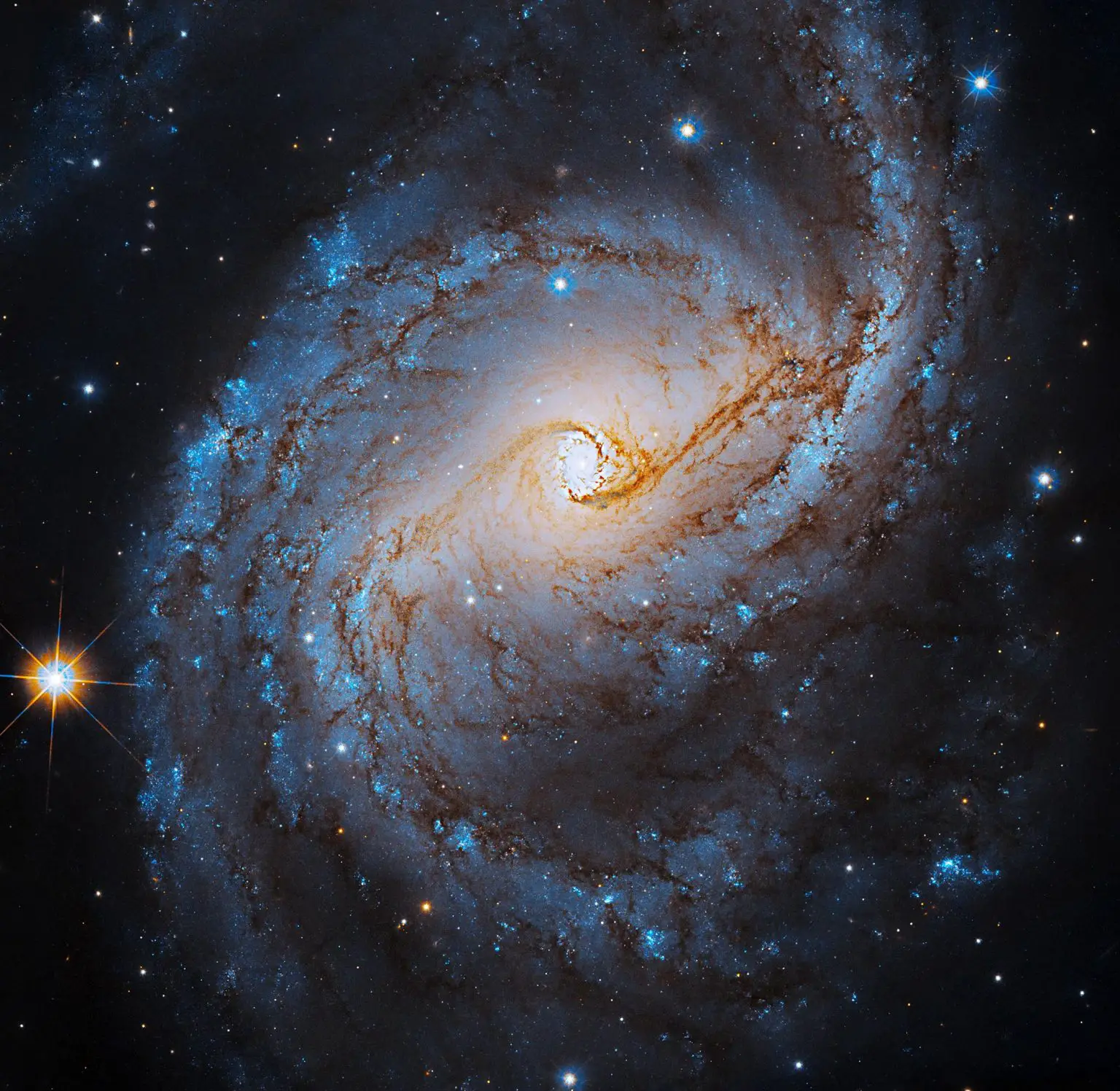 Hubble-NGC-6951-1536x1496.webp