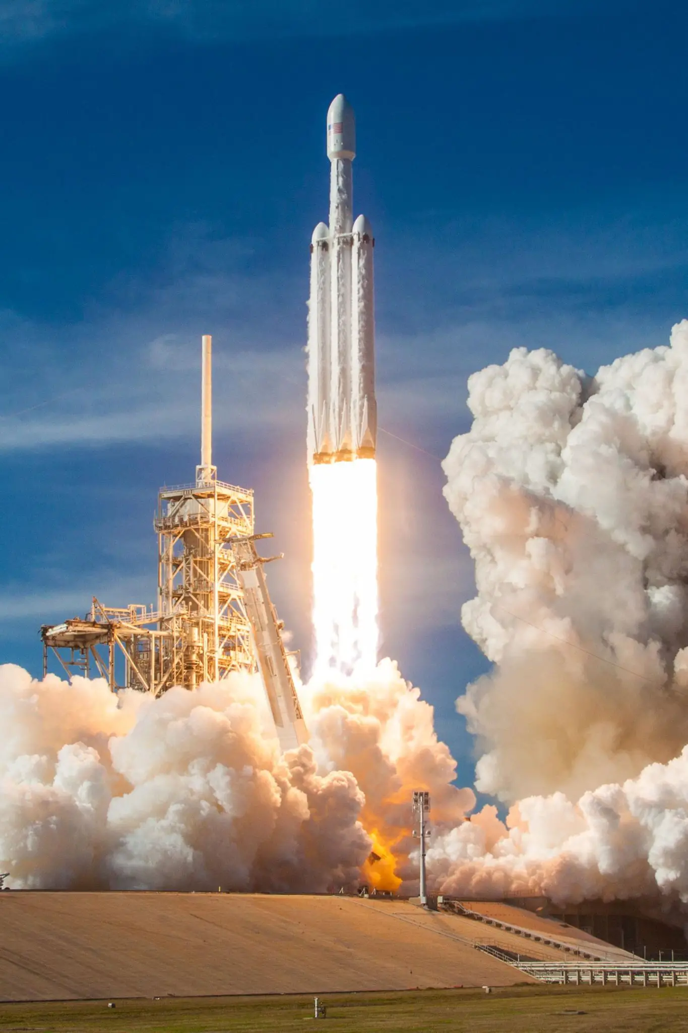 Falcon-Heavy-Demo-Mission-1365x2048.webp