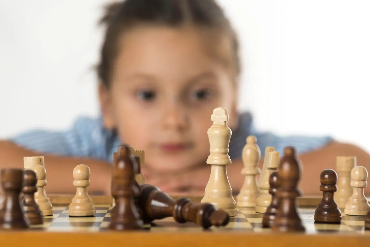 Child-Girl-Playing-Chess-1536x1024.webp