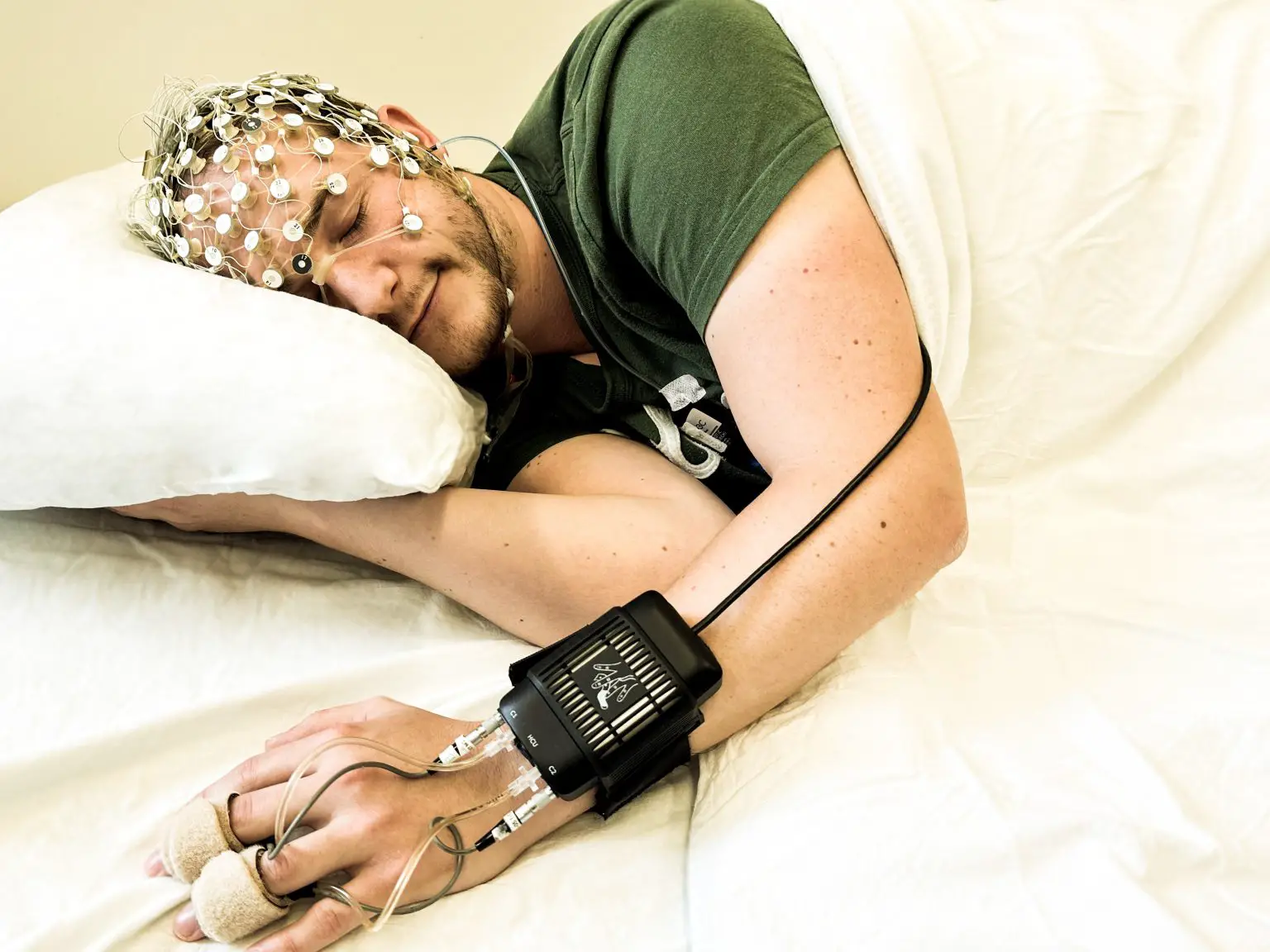 Deep-Sleep-Stimulation-System-1536x1152.webp