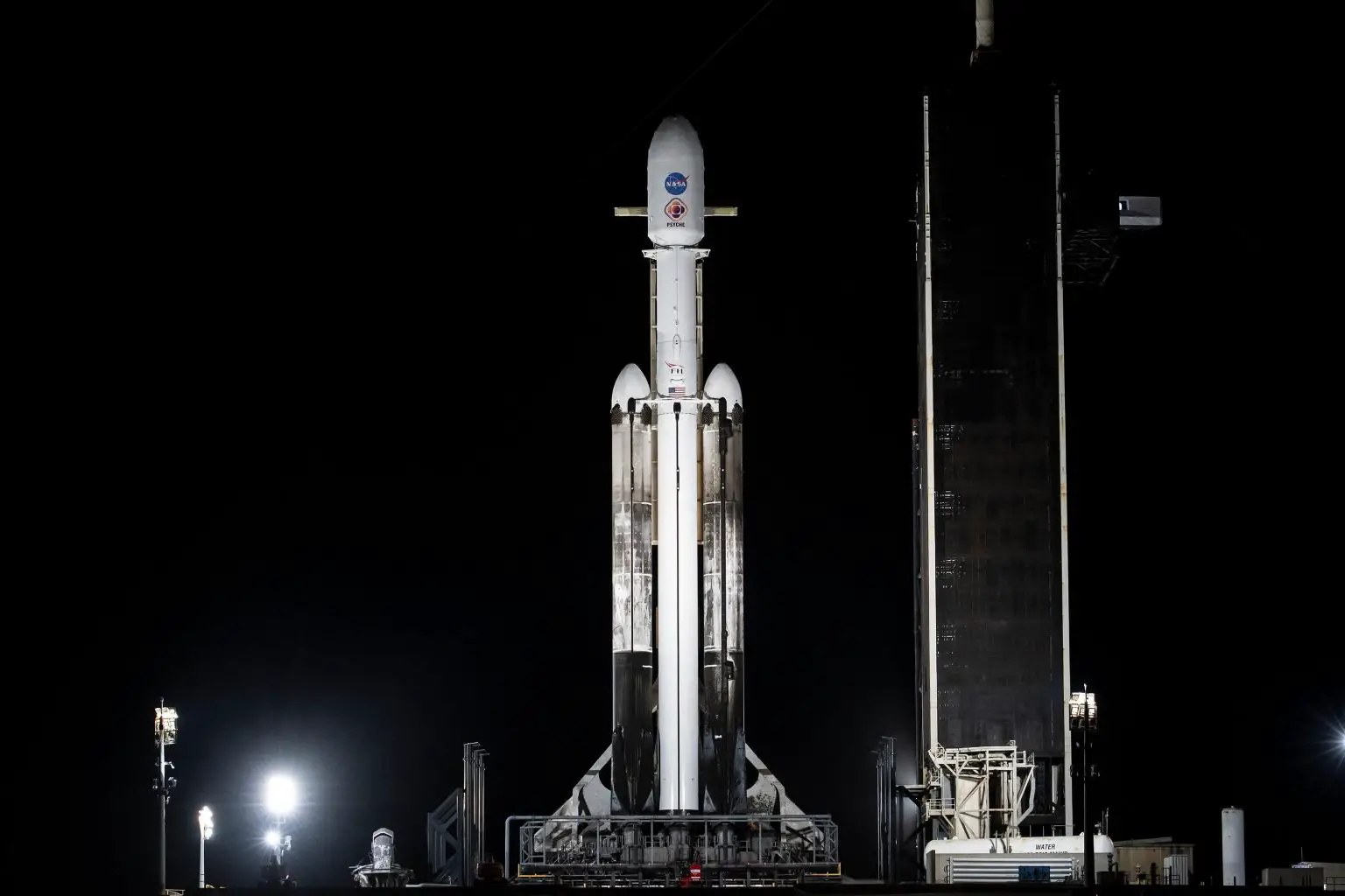Psyche-SpaceX-Falcon-9-Heavy-Vertical-at-LC-39A-1536x1024.webp