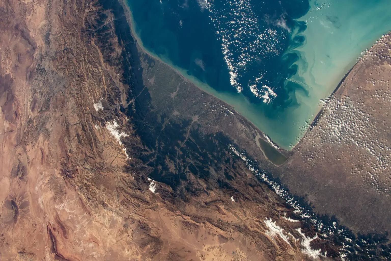 Caspian-Sea-and-Coast-Northern-Iran-1536x1024.webp